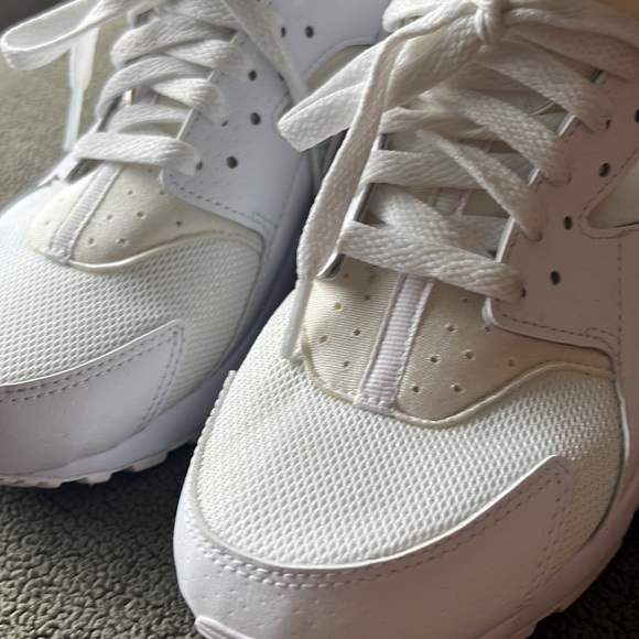 Nike Huaraches size 7Y - Picture 2 of 7